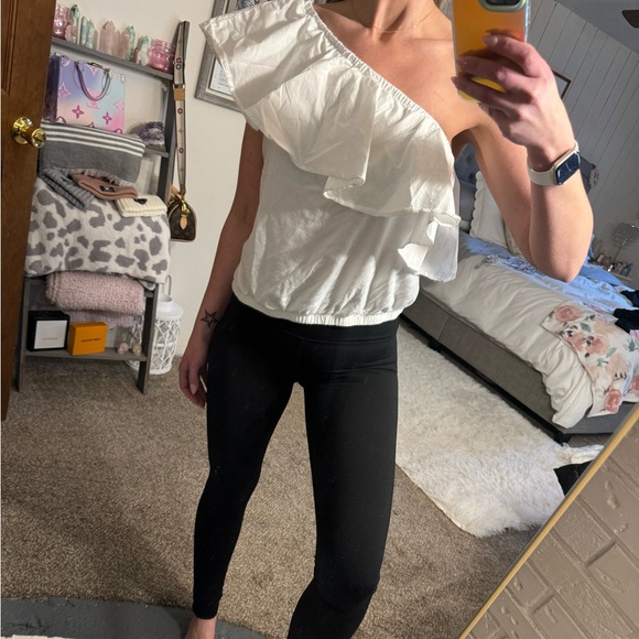 Two off shoulder ruffle tops black & white - Picture 2 of 8